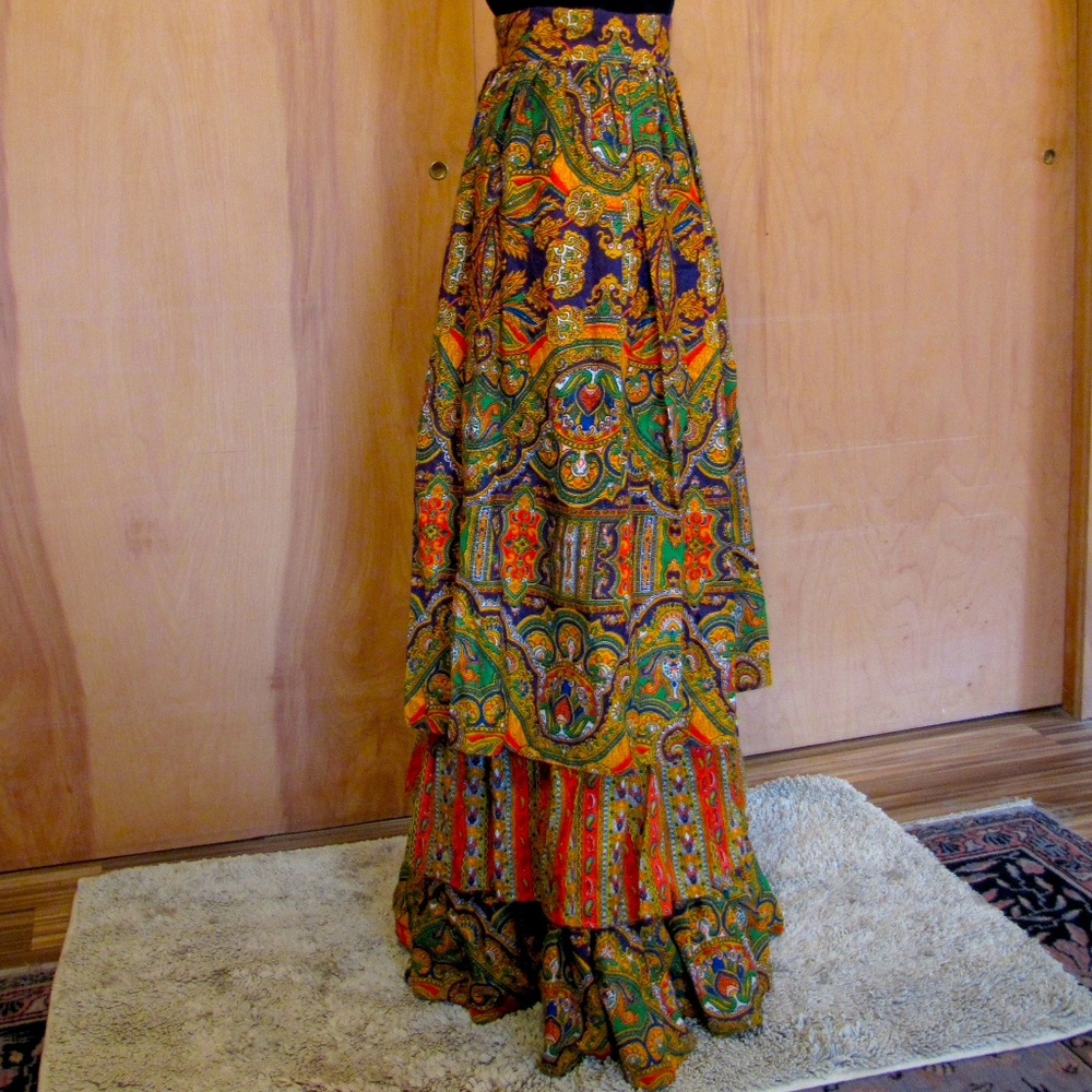 Vintage 1970s "gypsy" maxi skirt, 3-tier Paisley print, Ellen Tracy, size 7